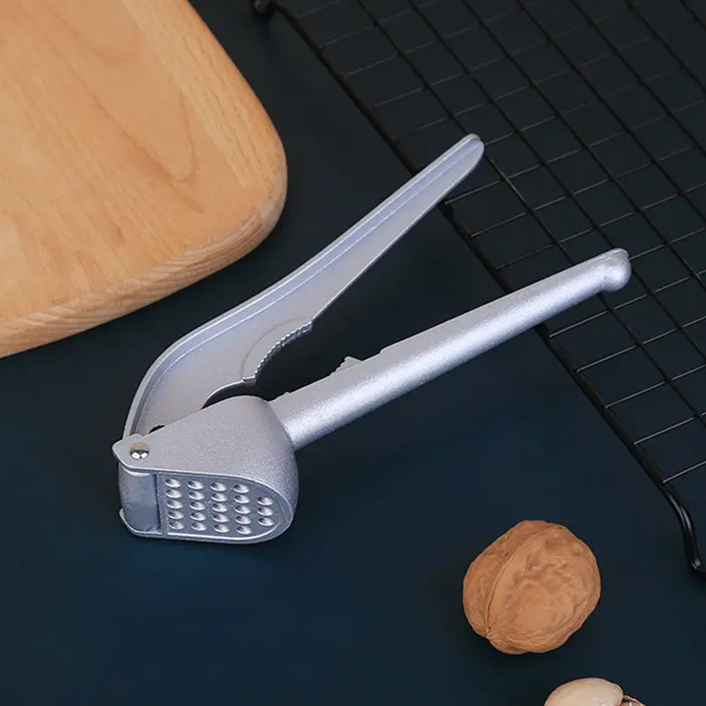 A Garlic Press All Aluminum Easy to Use with Light Weight without Difficulty Cooking Baking, Kitchen Tool, Dishwaher Safe