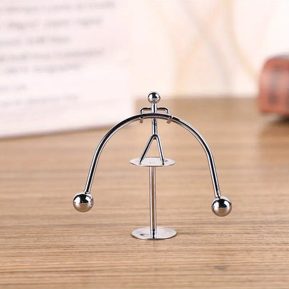 Mini Steel Balance Toy, Small Weightlifter Mold Desk Decor Metal Craft Perpetual Balance Art Education Motion Toy Figurine Home Office Decoration Birthday Gift (1 Pc)