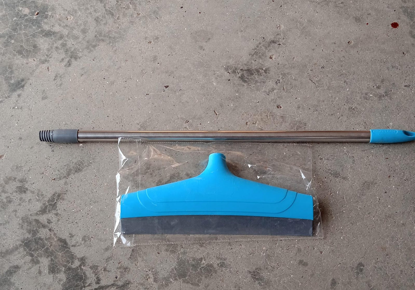 A Telescopic Home / Bathroom Wiper 12 Inch (30 cm), Plastic Floor Wiper