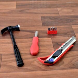 4PCS HELPER TOOL SET USED WHILE DOING PLUMBING AND ELECTRICIAN REPAIRMENT IN ALL KINDS OF PLACES LIKE HOUSEHOLD AND OFFICIAL DEPARTMENTS ETC.